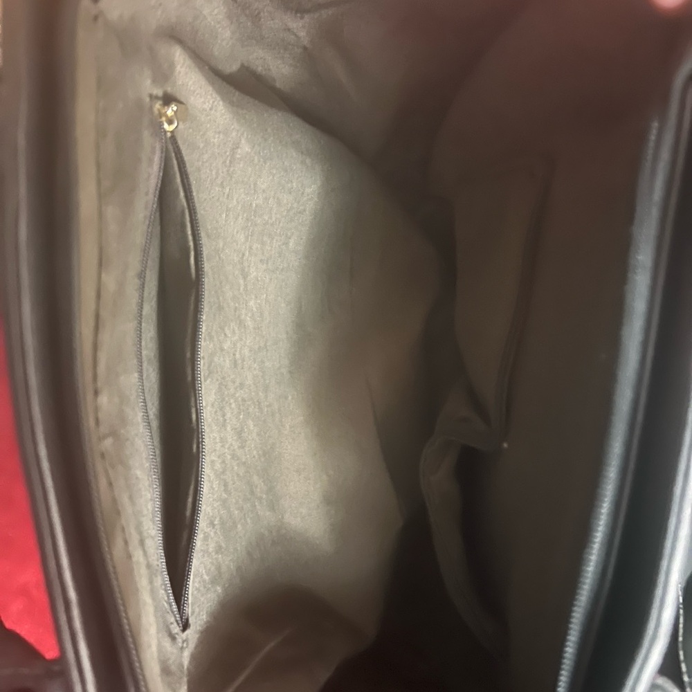 Classic Black Leather Shoulder Bag with Front Zip Pocket - Picture 10 of 10